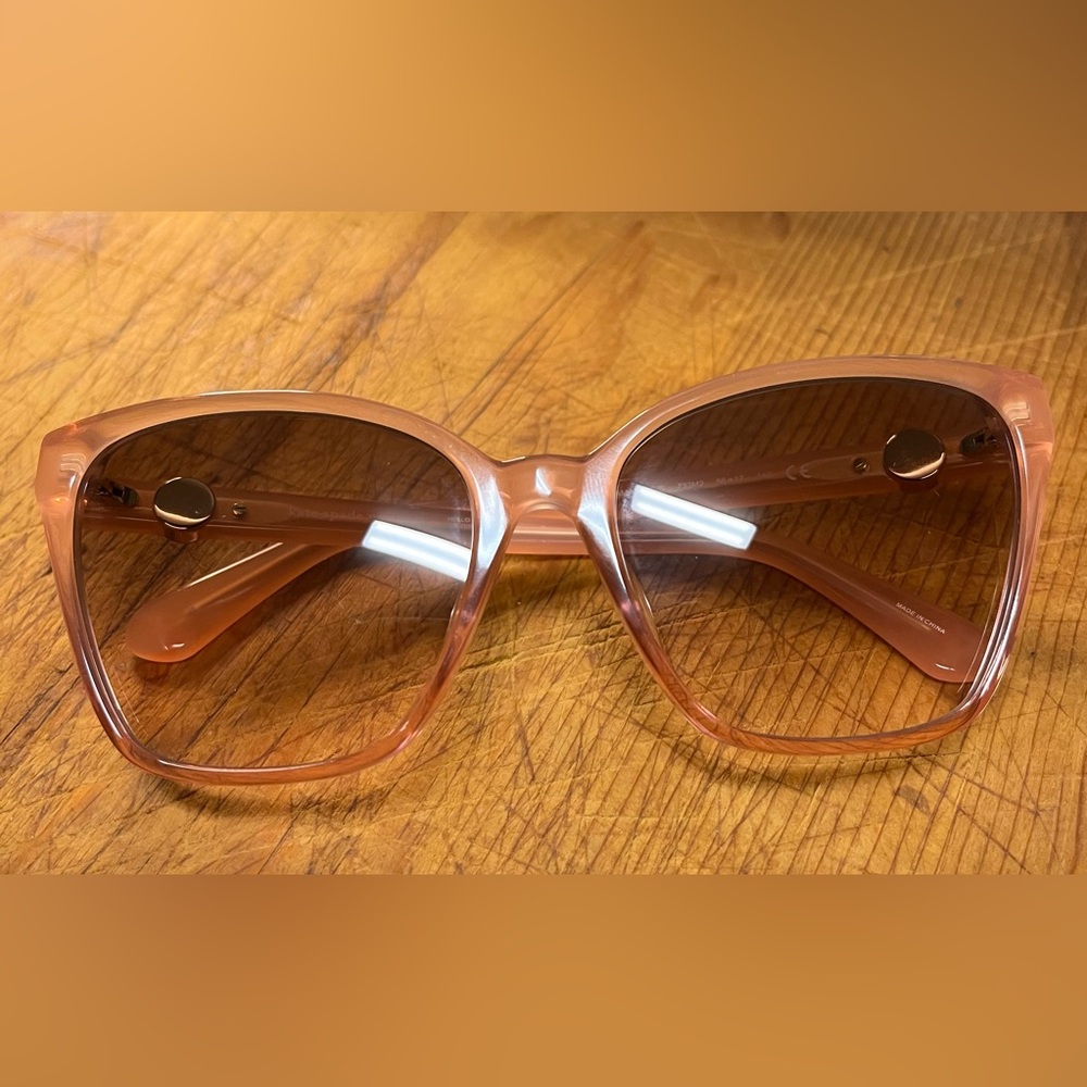 Kate Spade Amiyah Rose Blush Sunglasses NWOT Sold out ! - Picture 3 of 11